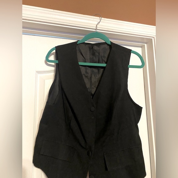 Black vest - Picture 1 of 1